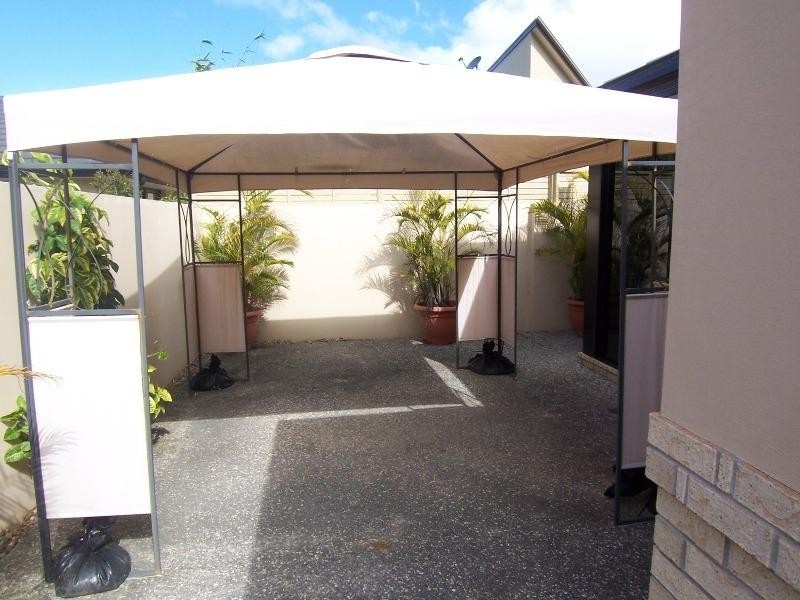 2/ 4 Silvermaple Street, Robina QLD 4226