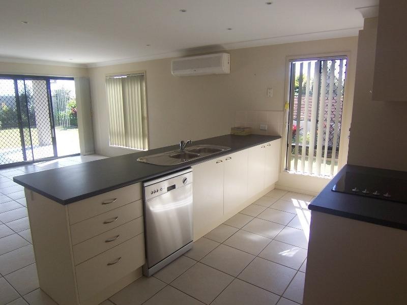 2/ 1 Silvermaple Street, Robina QLD 4226