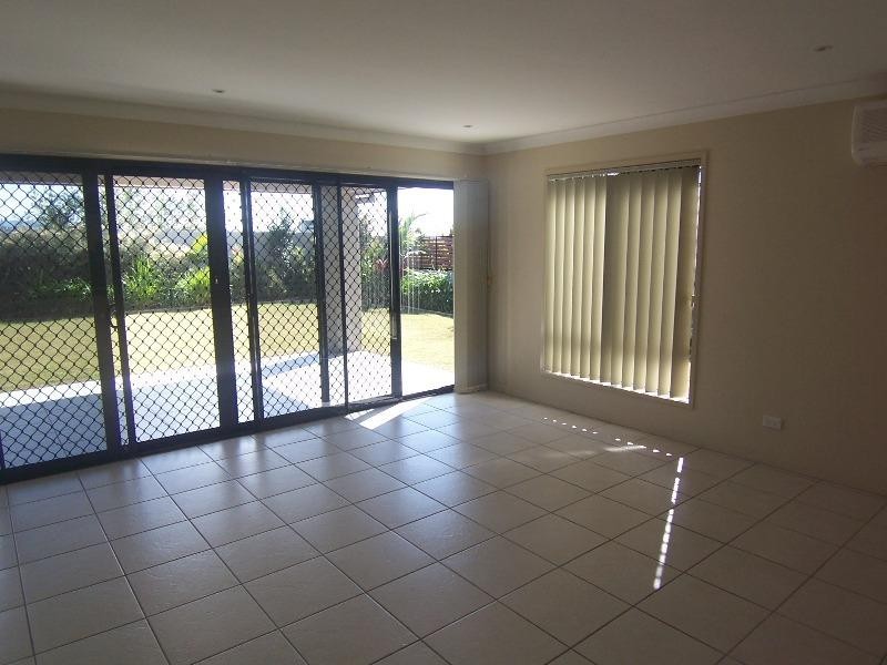 2/ 1 Silvermaple Street, Robina QLD 4226