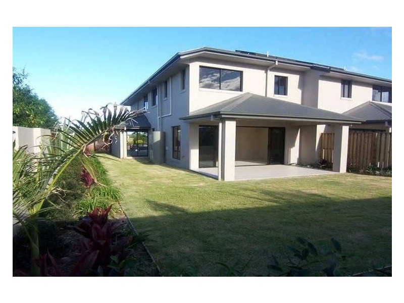 2/ 1 Silvermaple Street, Robina QLD 4226