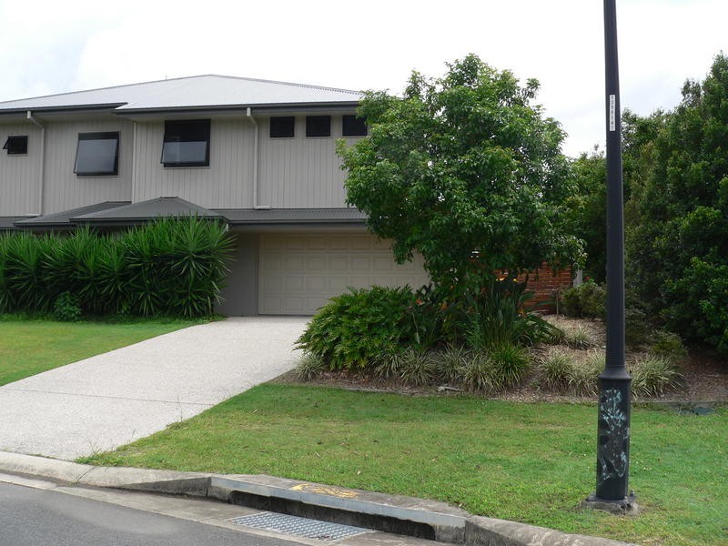 2/ 1 Silvermaple Street, Robina QLD 4226