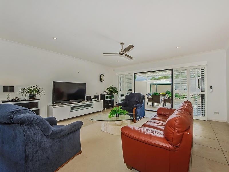 2/ 7 Silvermaple Street, Robina QLD 4226