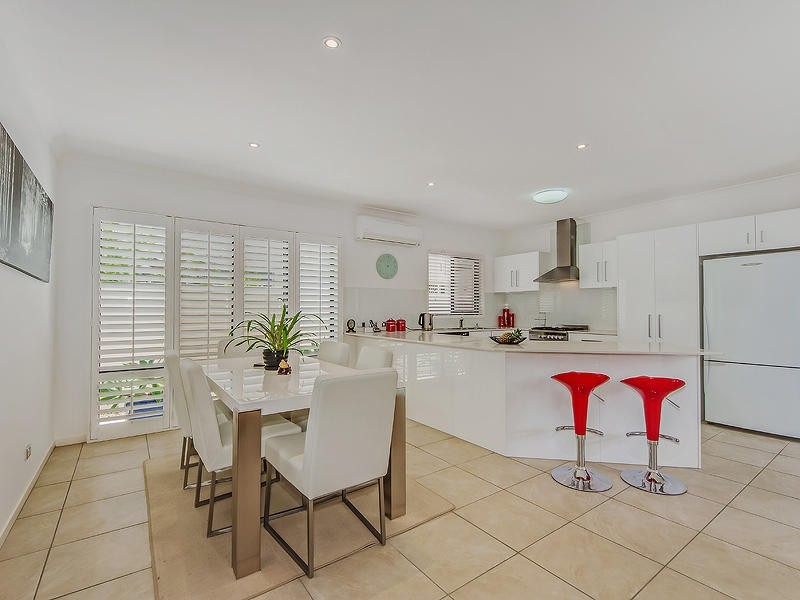 2/ 7 Silvermaple Street, Robina QLD 4226