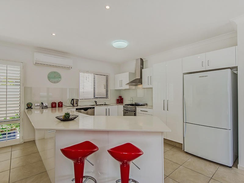 2/ 7 Silvermaple Street, Robina QLD 4226