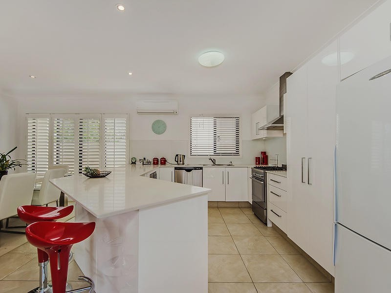 2/ 7 Silvermaple Street, Robina QLD 4226