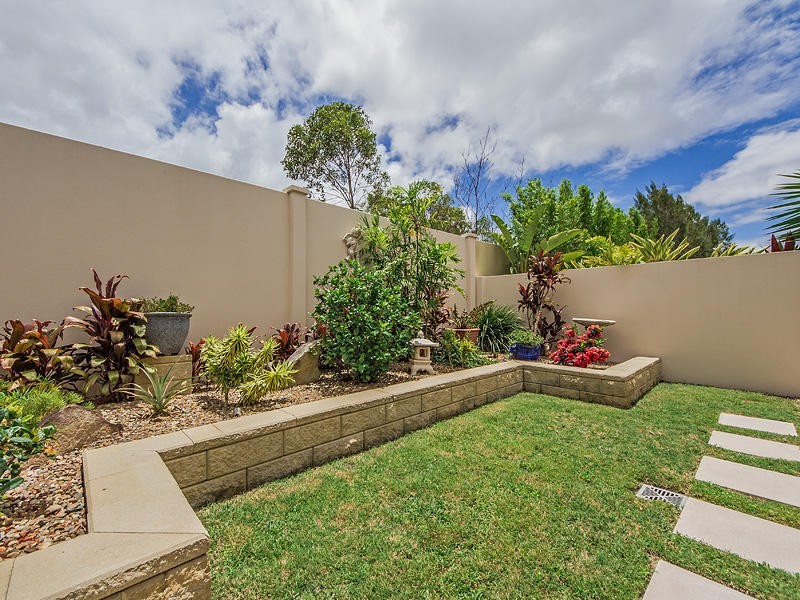 2/ 7 Silvermaple Street, Robina QLD 4226