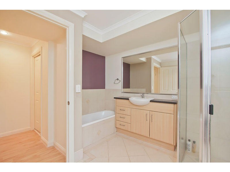 125 Simpsons Road, Elanora QLD 4221