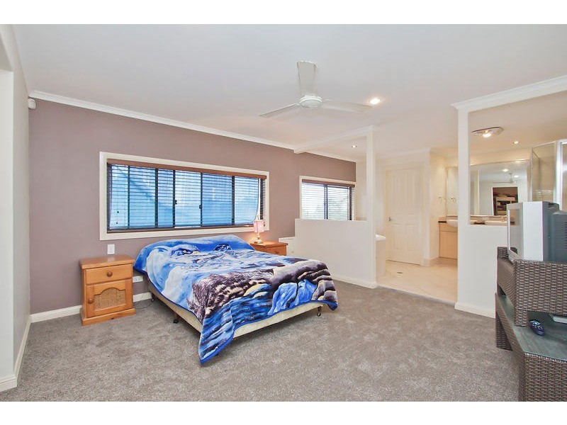 125 Simpsons Road, Elanora QLD 4221