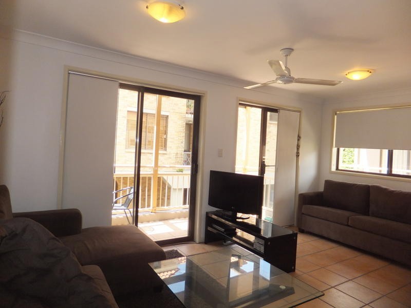 2/ 8 St Kilda Avenue, Broadbeach QLD 4218