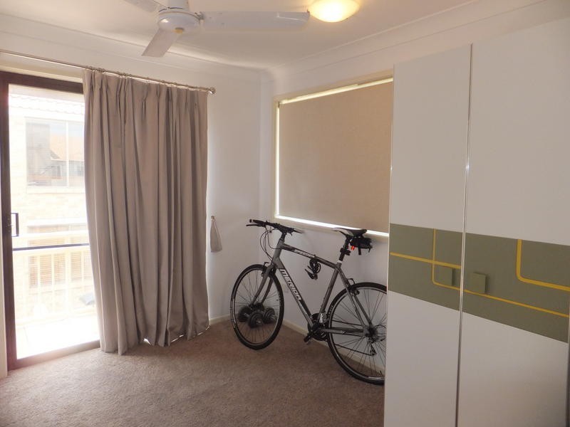 2/ 8 St Kilda Avenue, Broadbeach QLD 4218