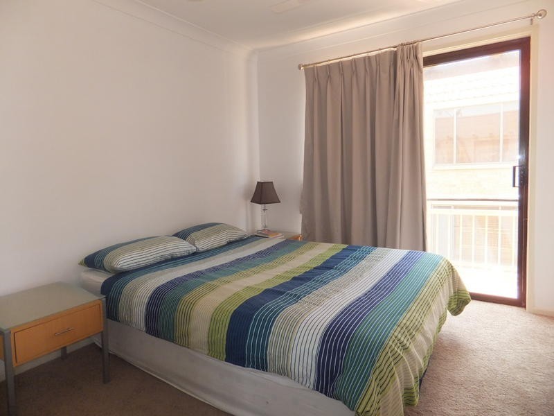 2/ 8 St Kilda Avenue, Broadbeach QLD 4218