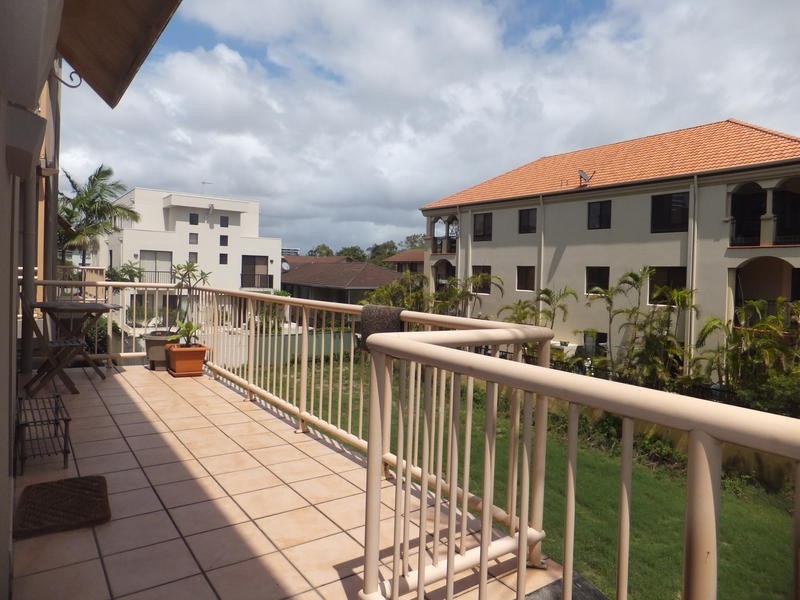 2/ 8 St Kilda Avenue, Broadbeach QLD 4218