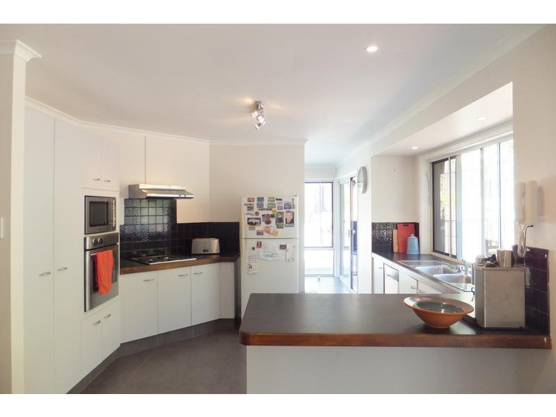 5 Sylvania Place, Robina QLD 4226