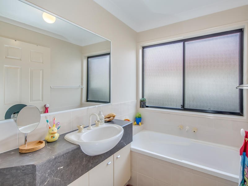 36 Tussock Crescent, Elanora QLD 4221