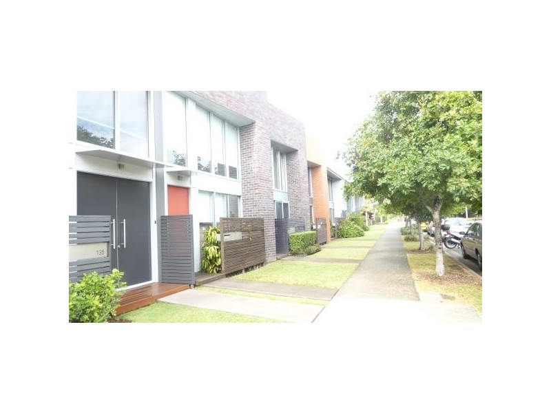 133 Varsity Parade, Varsity Lakes QLD 4227