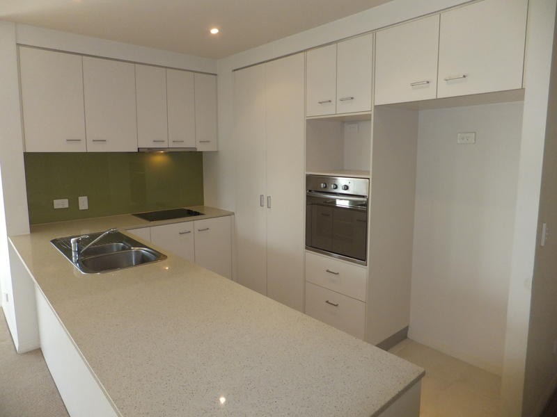 @/ 201 Varsity Parade, Varsity Lakes QLD 4227