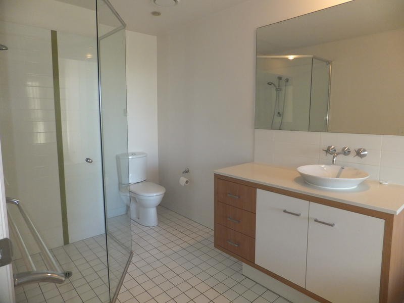 @/ 201 Varsity Parade, Varsity Lakes QLD 4227