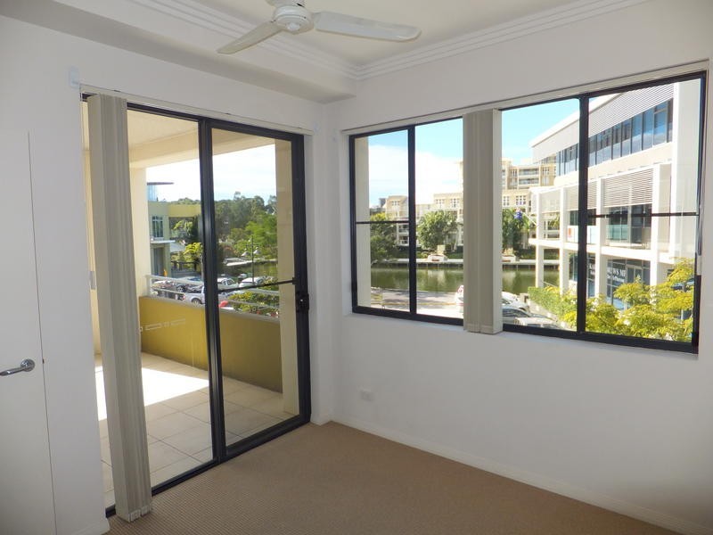 @/ 201 Varsity Parade, Varsity Lakes QLD 4227