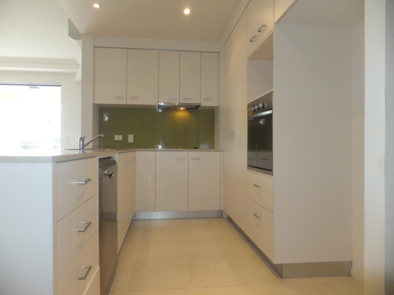 @/ 201 Varsity Parade, Varsity Lakes QLD 4227