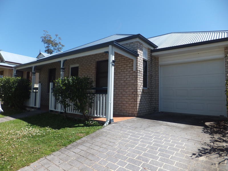 8 Waimea Drive, Varsity Lakes QLD 4227