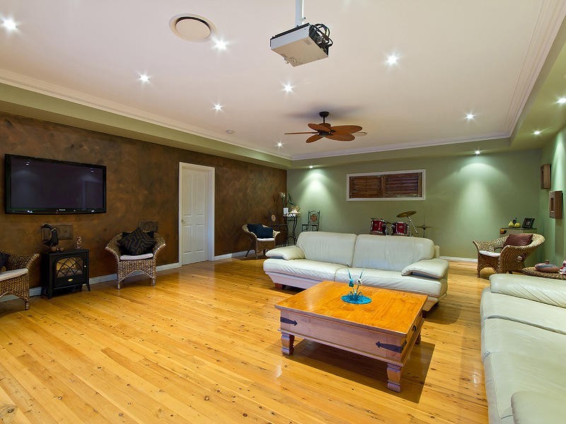 8 Waitara Place, Robina QLD 4226