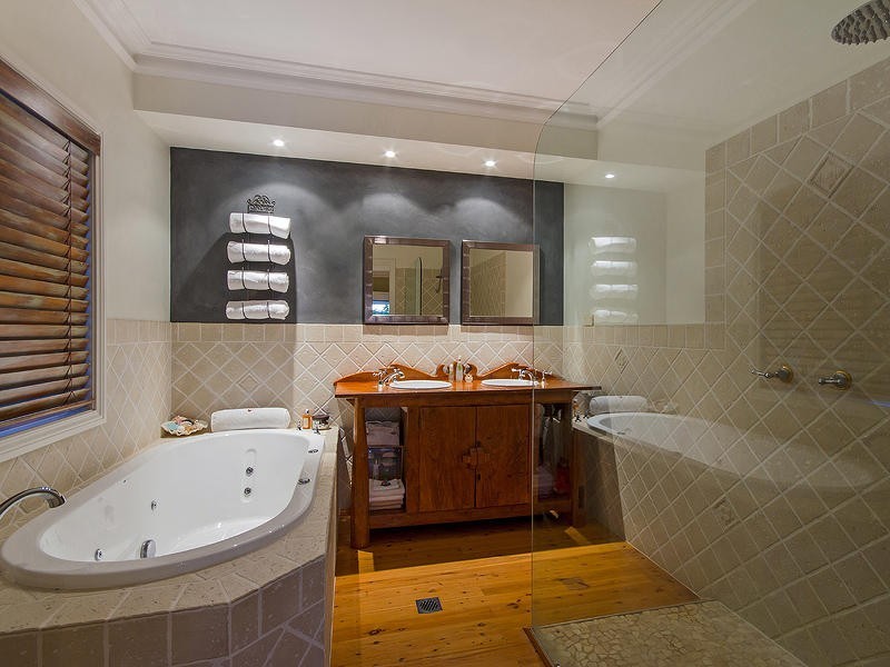 8 Waitara Place, Robina QLD 4226