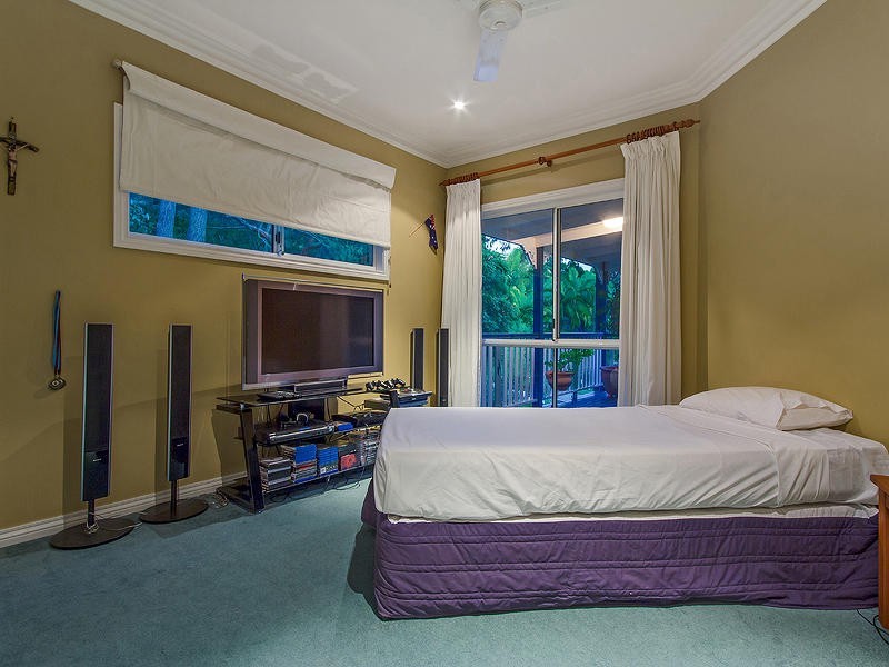 8 Waitara Place, Robina QLD 4226