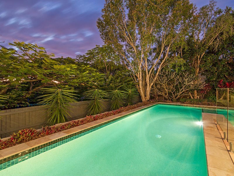 8 Waitara Place, Robina QLD 4226