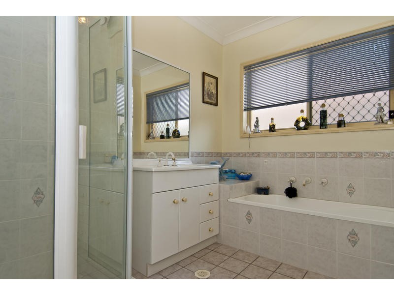 44 Warbler Parade, Varsity Lakes QLD 4227