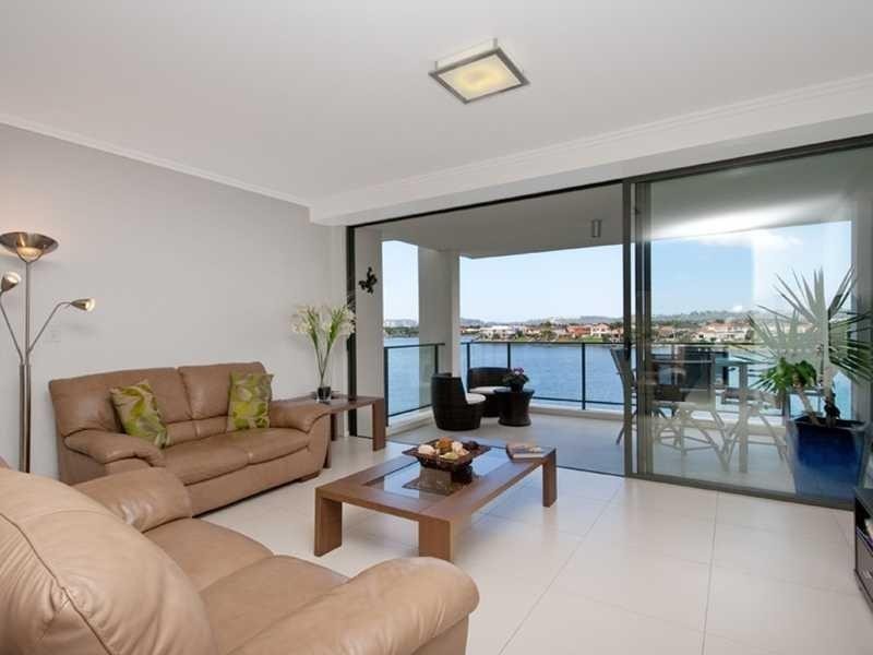 @/ 9 Moores Crescent, Varsity Lakes QLD 4227