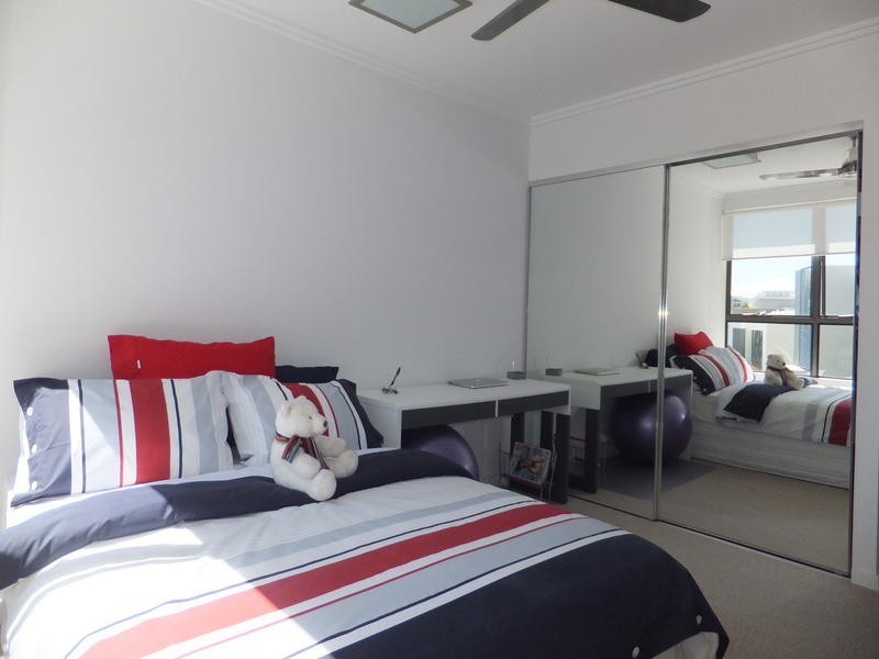@/ 9 Moores Crescent, Varsity Lakes QLD 4227
