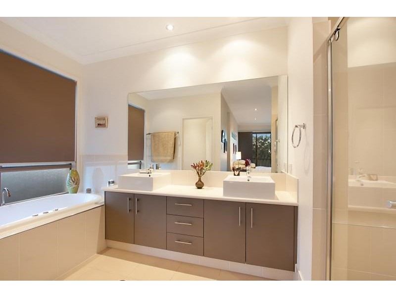 3 Wilcox Close, Reedy Creek QLD 4227
