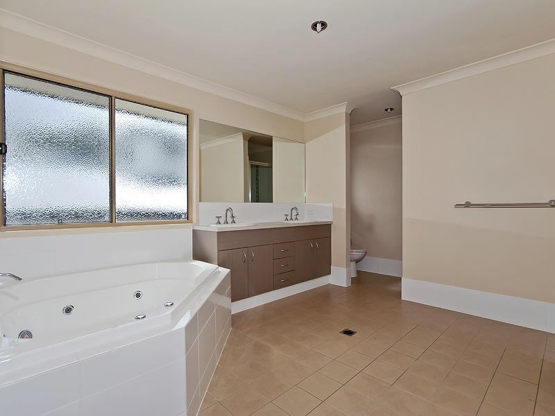 30 Willow Tree Drive, Reedy Creek QLD 4227