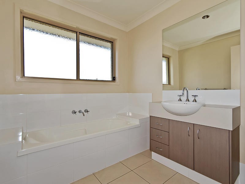 30 Willow Tree Drive, Reedy Creek QLD 4227