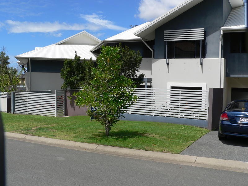 2/ 6 Winton Terrrace, Varsity Lakes QLD 4227