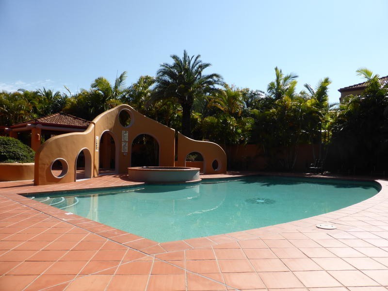 2/ 8 Woody Views Way, Robina QLD 4226