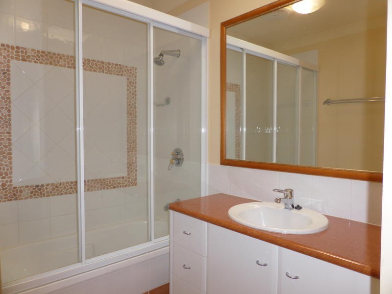 2/ 8 Woody Views Way, Robina QLD 4226