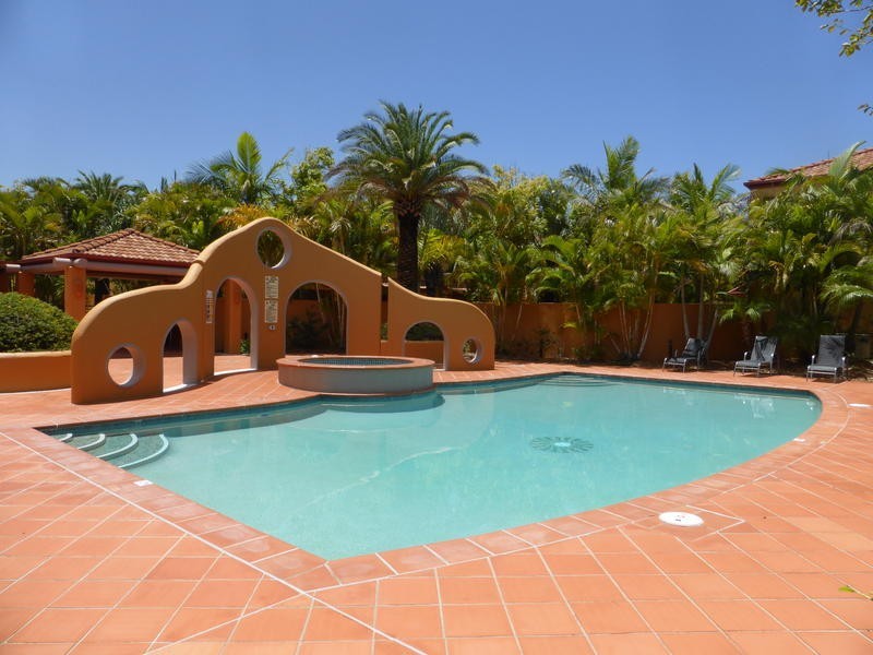 9/ 8 Woody Views Way, Robina QLD 4226