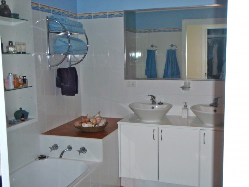 1 Melaleuca Close, Port Macquarie NSW 2444