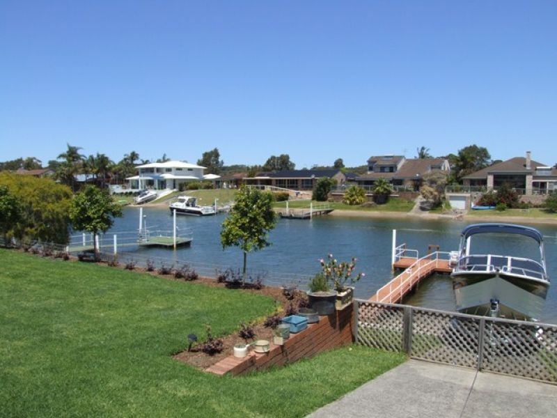 16 LAGUNA PL, Port Macquarie NSW 2444