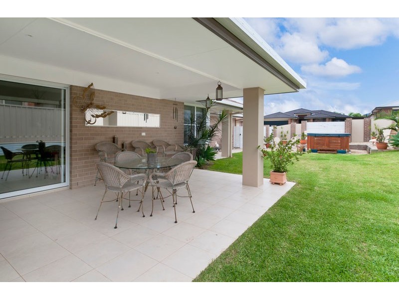 4 Catalina Close, Lake Cathie NSW 2445