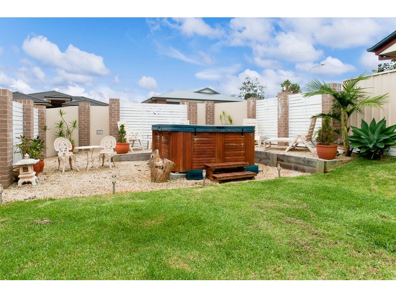 4 Catalina Close, Lake Cathie NSW 2445
