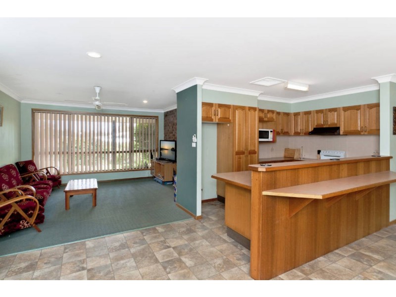 24 Fiona Crescent, Lake Cathie NSW 2445