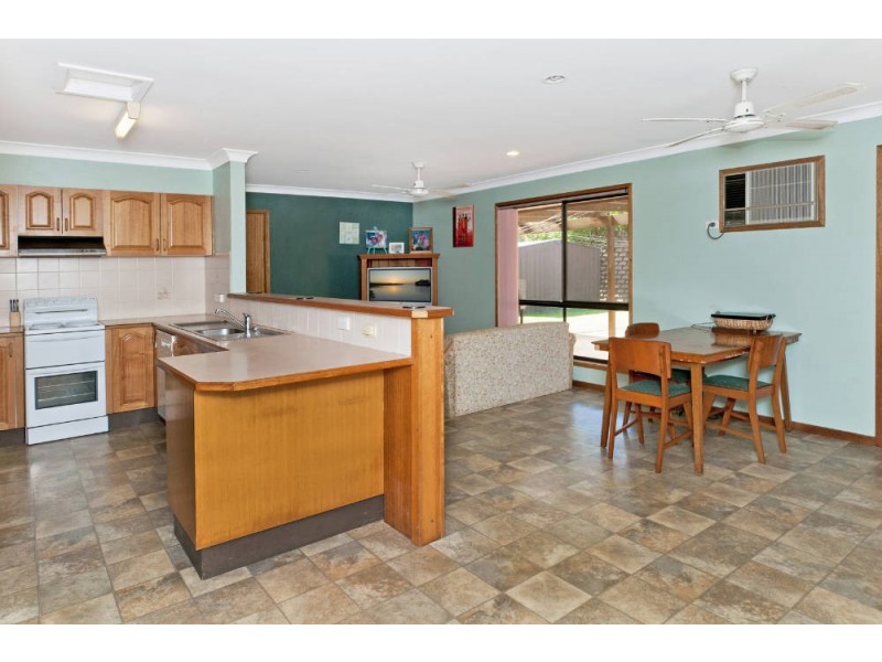 24 Fiona Crescent, Lake Cathie NSW 2445