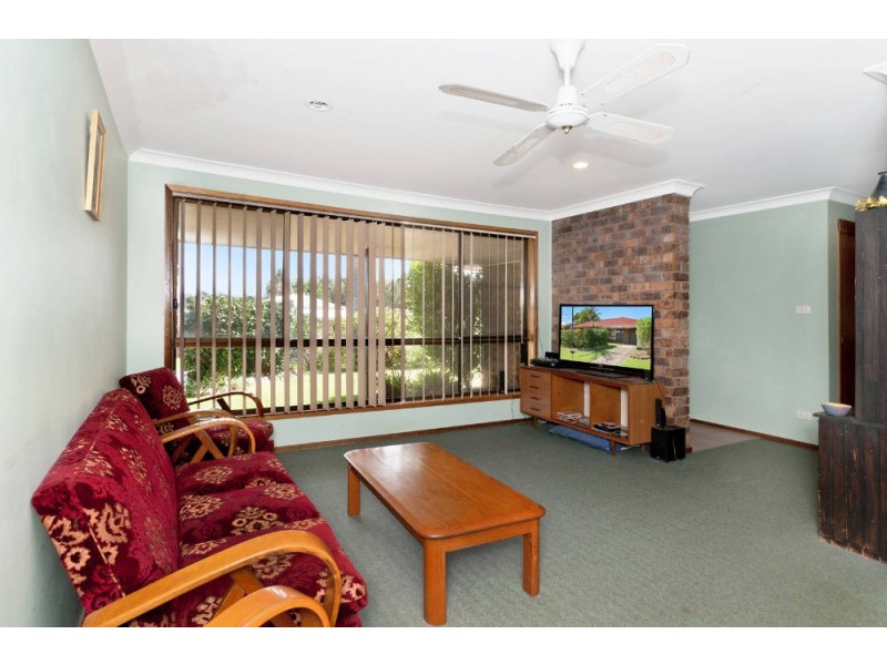 24 Fiona Crescent, Lake Cathie NSW 2445