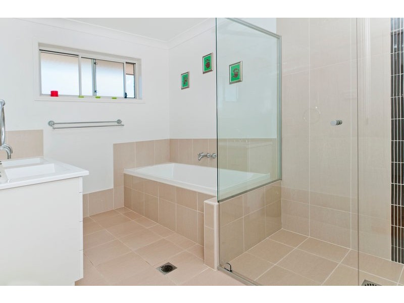 8 Catalina Cl, Lake Cathie NSW 2445