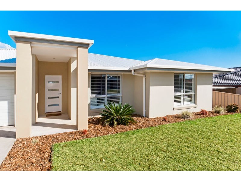 8 Catalina Cl, Lake Cathie NSW 2445