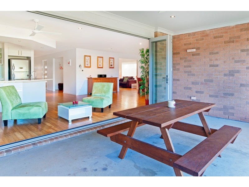 8 Catalina Cl, Lake Cathie NSW 2445