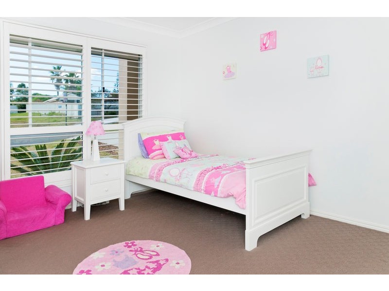 8 Catalina Cl, Lake Cathie NSW 2445