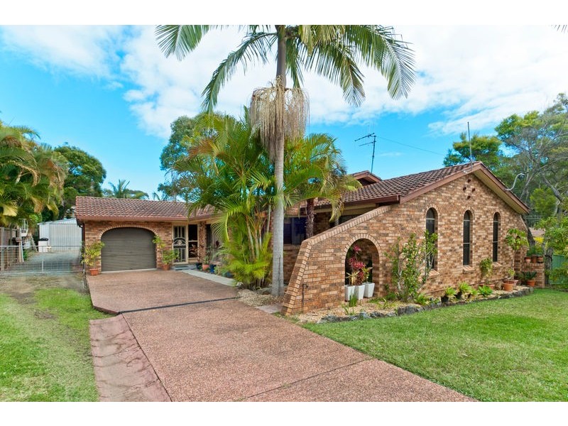 4 Talara Pl, Lake Cathie NSW 2445